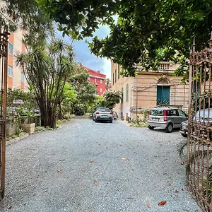 appartamenti-in-villa-del-900.hotelitalianriviera.com/